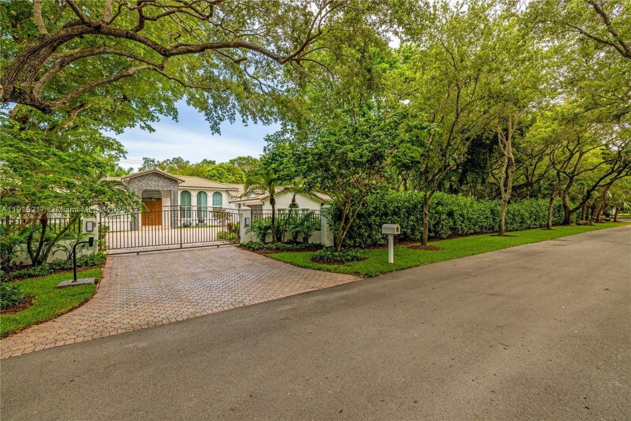 8941 SW 65th Ct, Unit 8941, Pinecrest, FL 33156 Photo