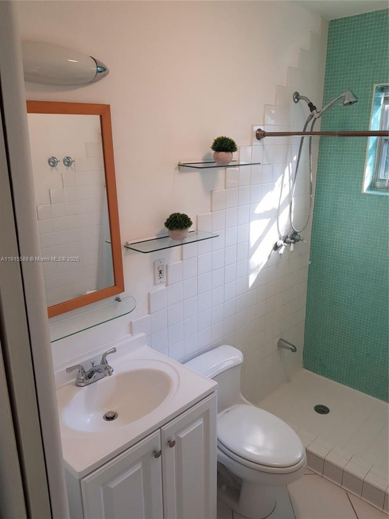 1021 Michigan Ave, Unit 10, Miami Beach, FL 33139 Photo