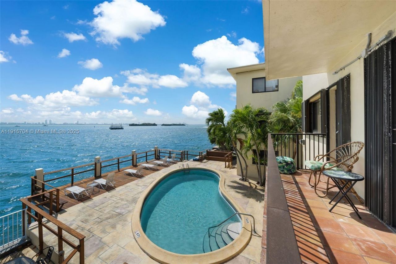 7845 NE Bayshore Ct, Unit 10, Miami, FL 33138 Photo