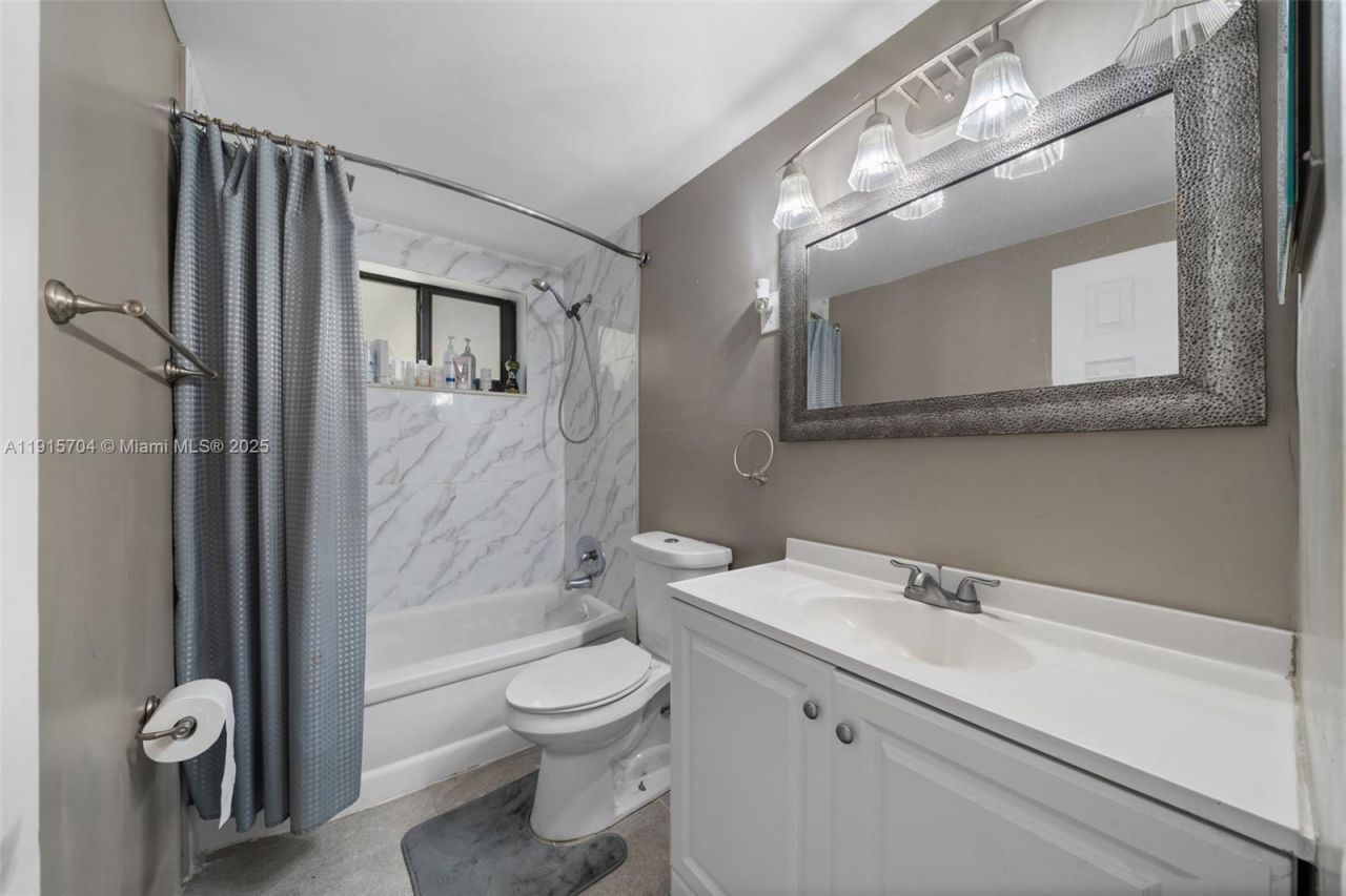 7845 NE Bayshore Ct, Unit 10, Miami, FL 33138 Photo