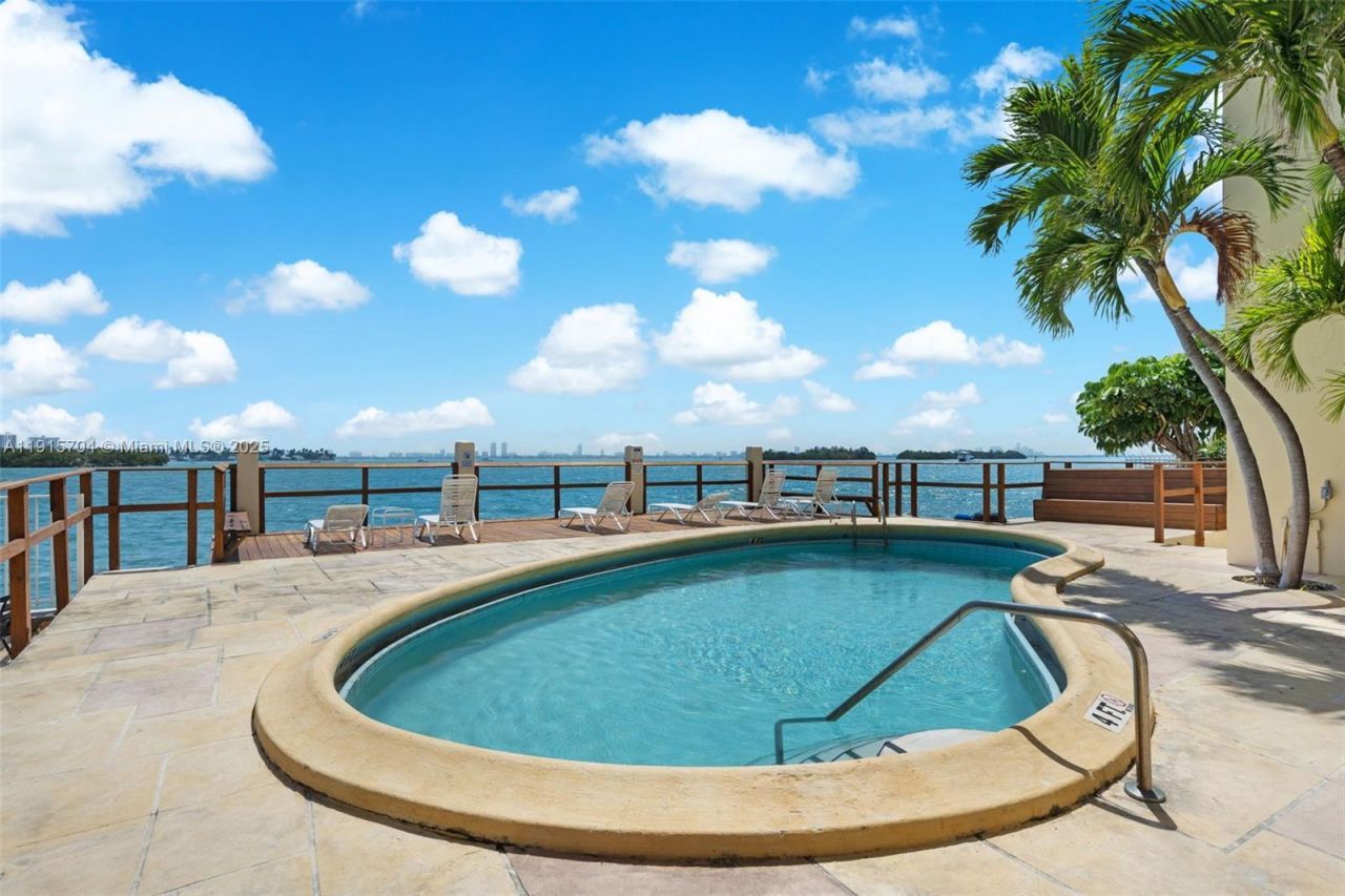 7845 NE Bayshore Ct, Unit 10, Miami, FL 33138 Photo