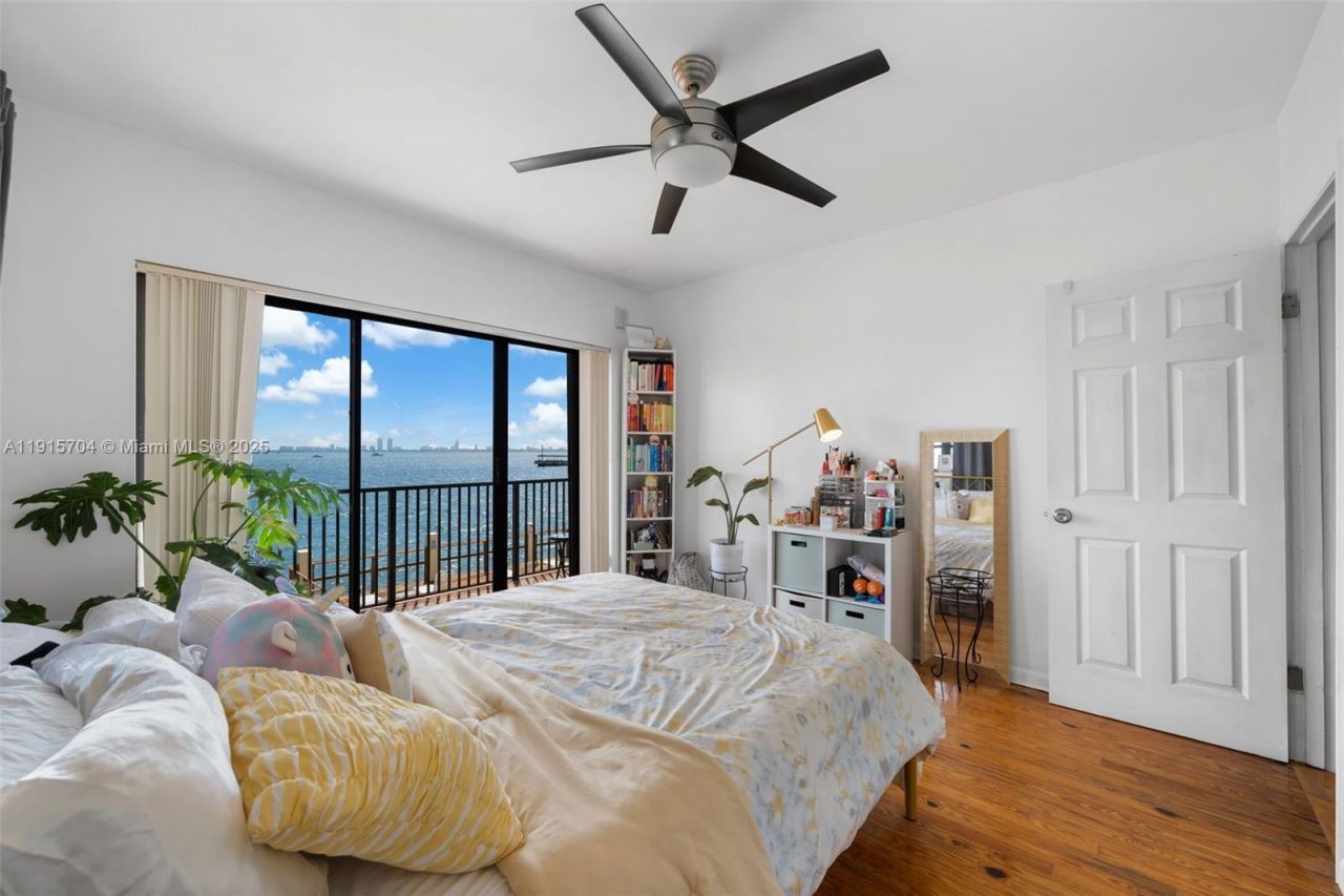 7845 NE Bayshore Ct, Unit 10, Miami, FL 33138 Photo