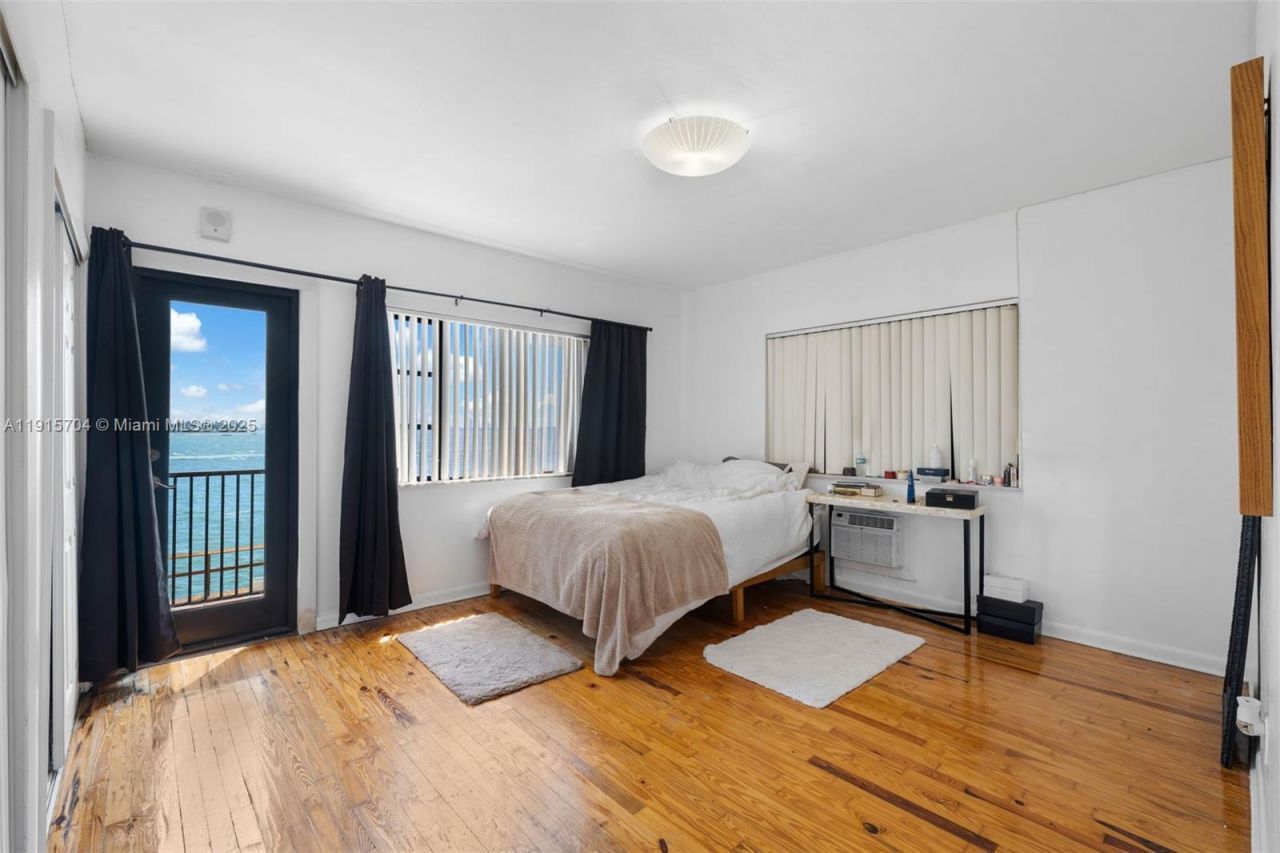 7845 NE Bayshore Ct, Unit 10, Miami, FL 33138 Photo