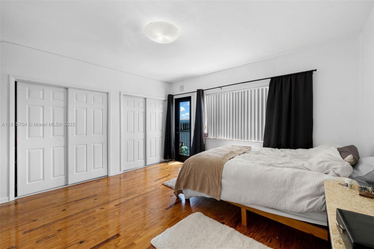 7845 NE Bayshore Ct, Unit 10, Miami, FL 33138 Photo