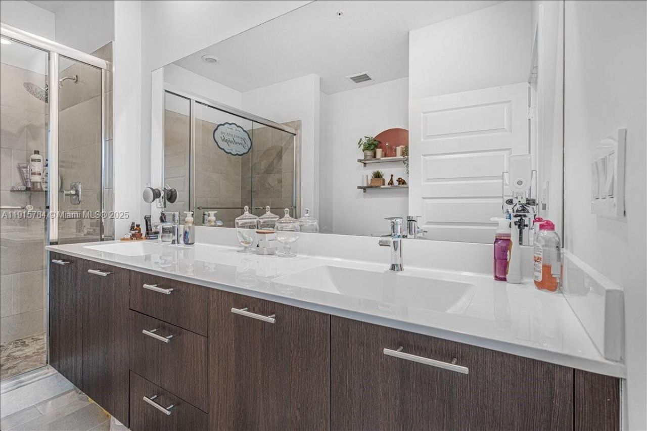 8301 NW 41st St, Unit B-309, Doral, FL 33166 Photo