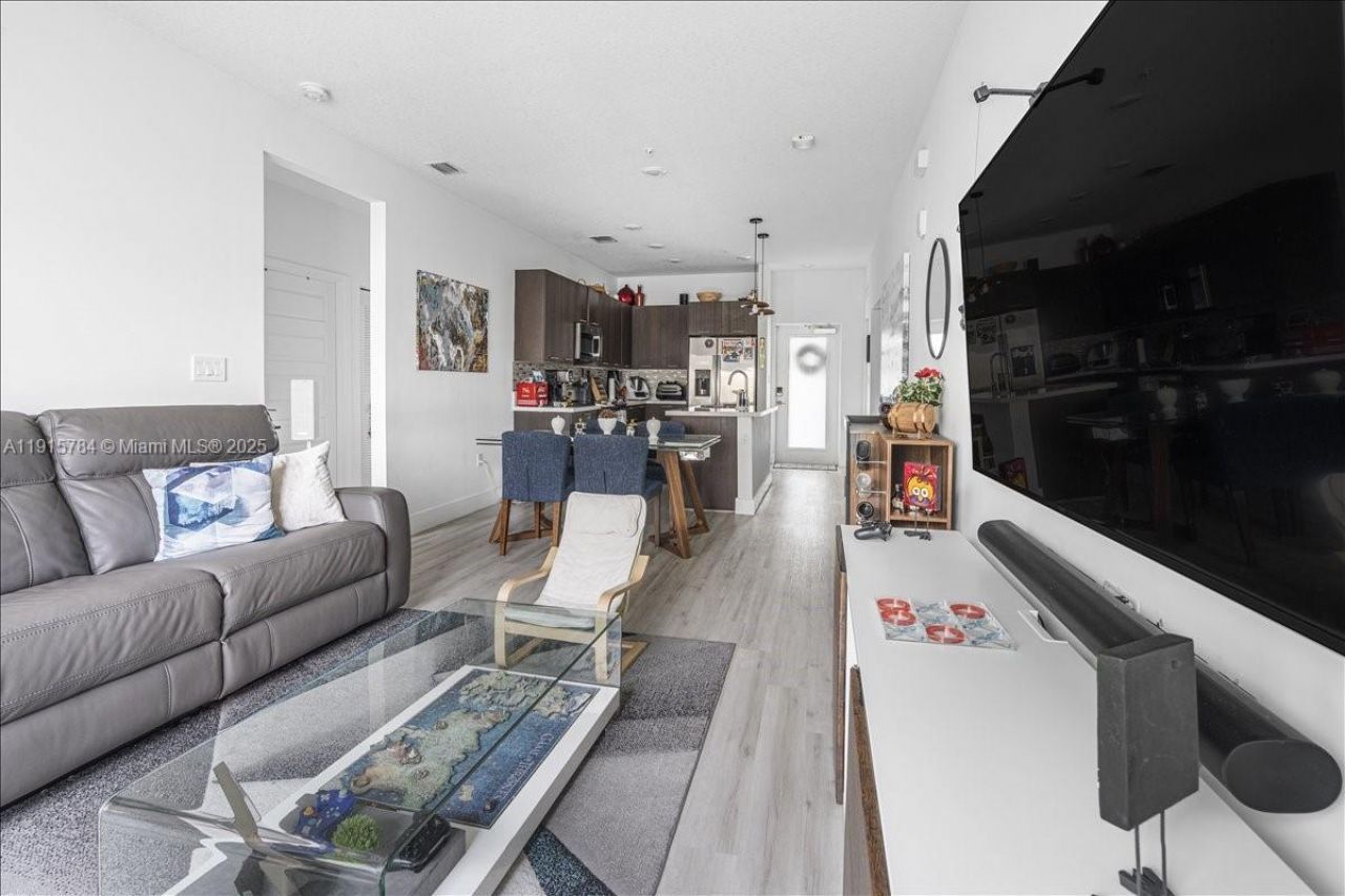 8301 NW 41st St, Unit B-309, Doral, FL 33166 Photo