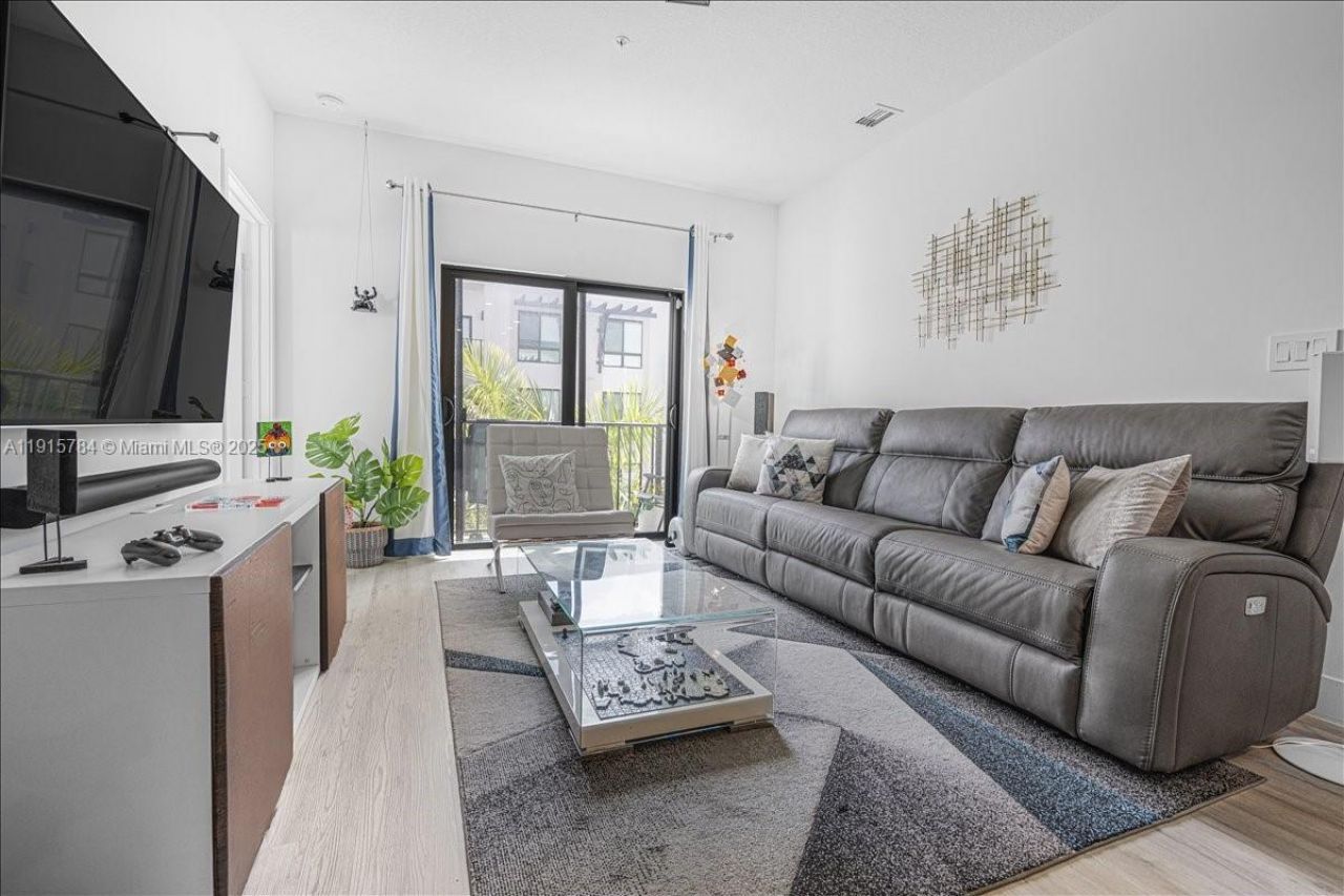 8301 NW 41st St, Unit B-309, Doral, FL 33166 Photo