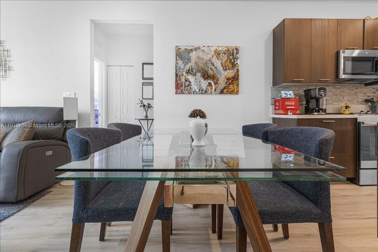 8301 NW 41st St, Unit B-309, Doral, FL 33166 Photo