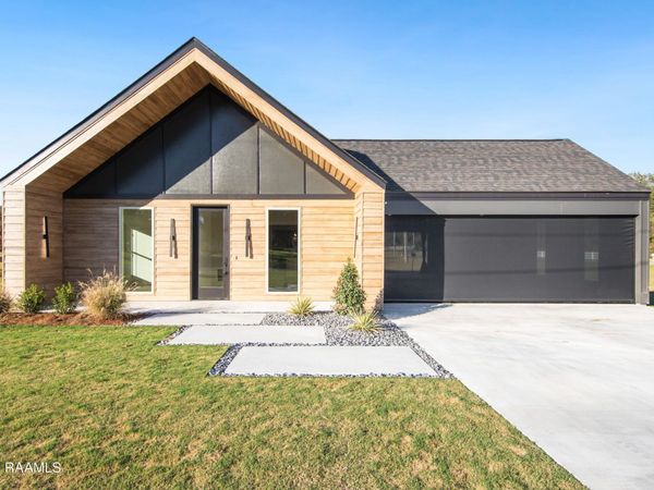 100 La Rue Malaga, Broussard, LA 70518