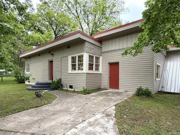 601 Clarence St., Mountain View, AR 72560