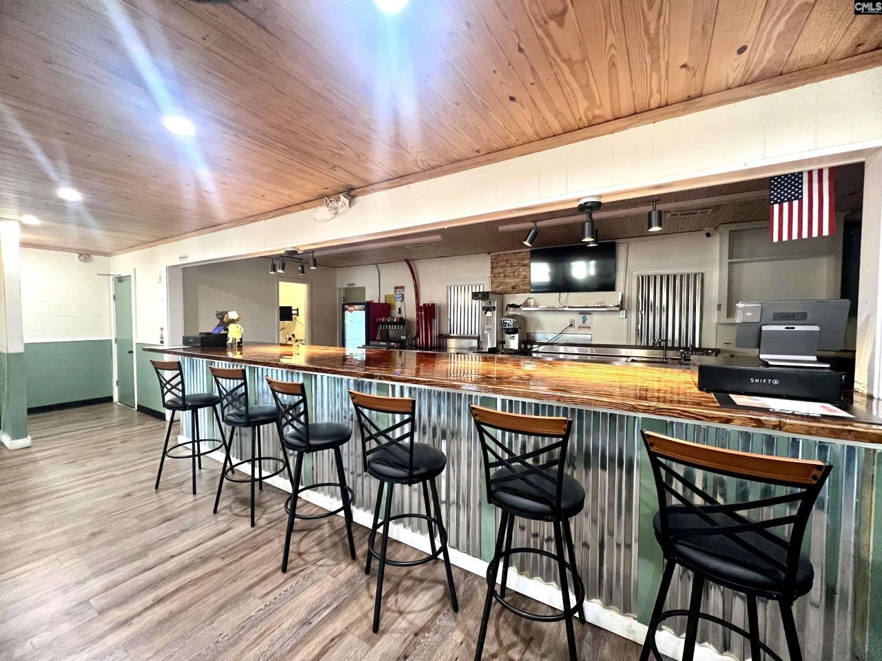 706 St. Matthews Road Photo 4