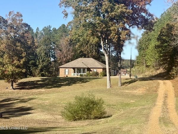 300 Deer Hollow Road, Grenada, MS 38901