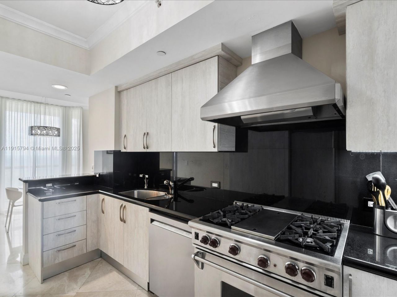 17875 Collins Ave, Unit 3305, Sunny Isles Beach, FL 33160 Photo