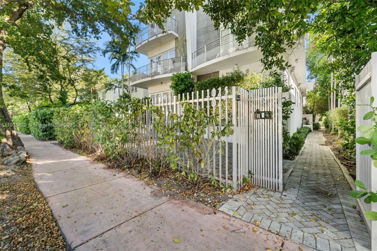 1025 Michigan Av, Unit 1C, Miami Beach, FL 33139 Photo