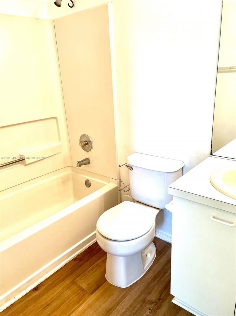 7886 Dixie Beach Cir, Unit 7886, Tamarac, FL 33321 Photo