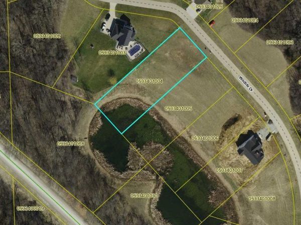 1526 WILDLIFE DR, Blue Grass, IA 52726