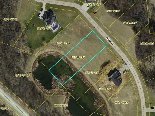 1528 WILDLIFE DR, Blue Grass, IA 52726