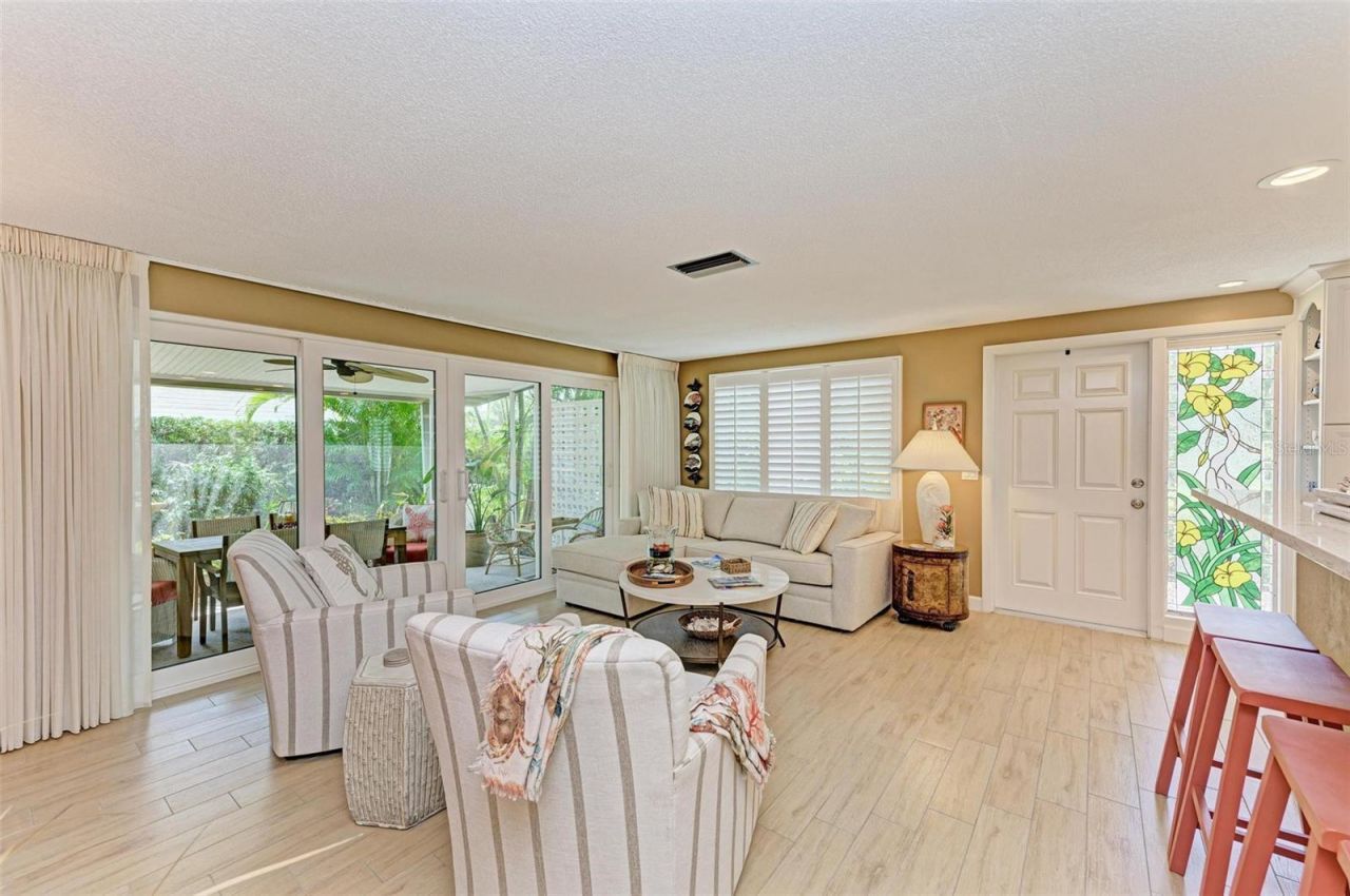 136 Crescent Dr, Anna Maria, FL 34216 Photo