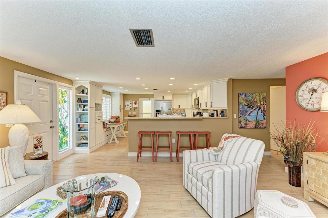 136 Crescent Dr, Anna Maria, FL 34216 Photo