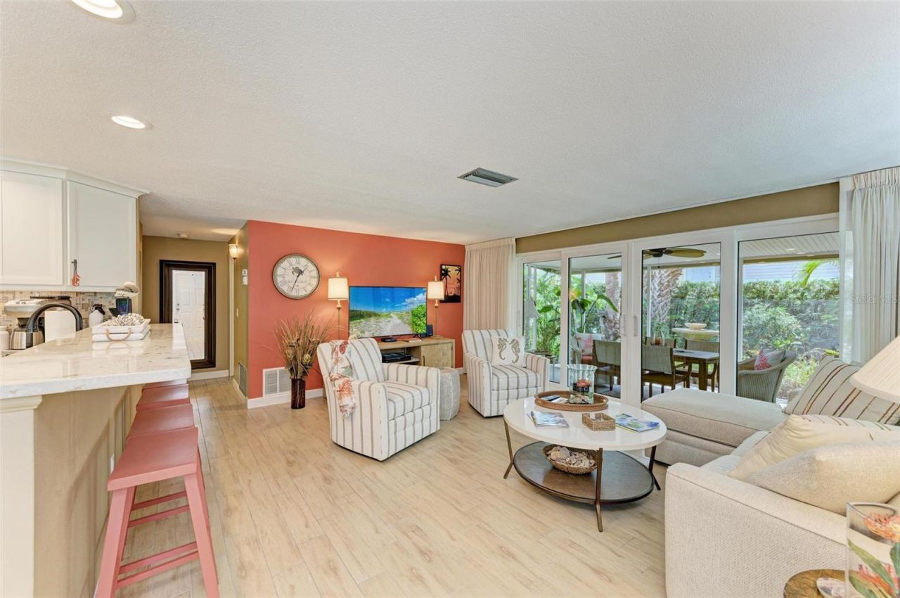 136 Crescent Dr, Anna Maria, FL 34216 Photo