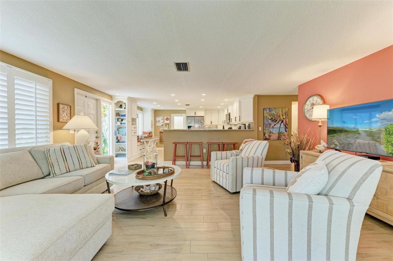 136 Crescent Dr, Anna Maria, FL 34216 Photo