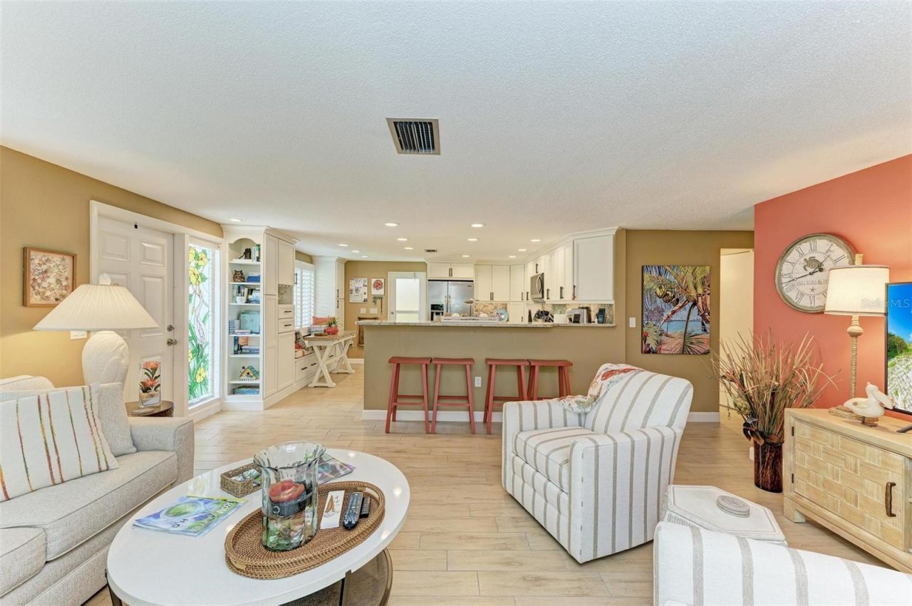 136 Crescent Dr, Anna Maria, FL 34216 Photo