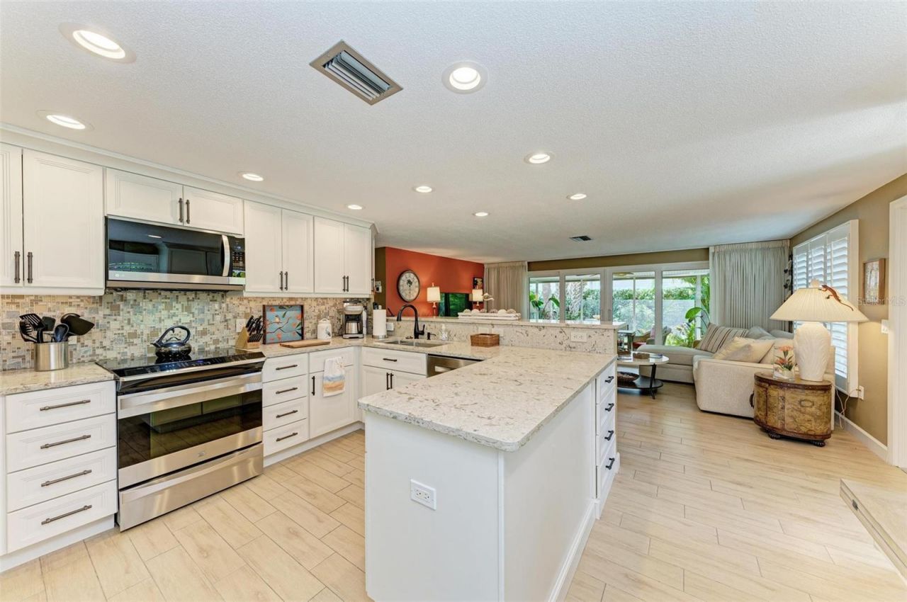 136 Crescent Dr, Anna Maria, FL 34216 Photo