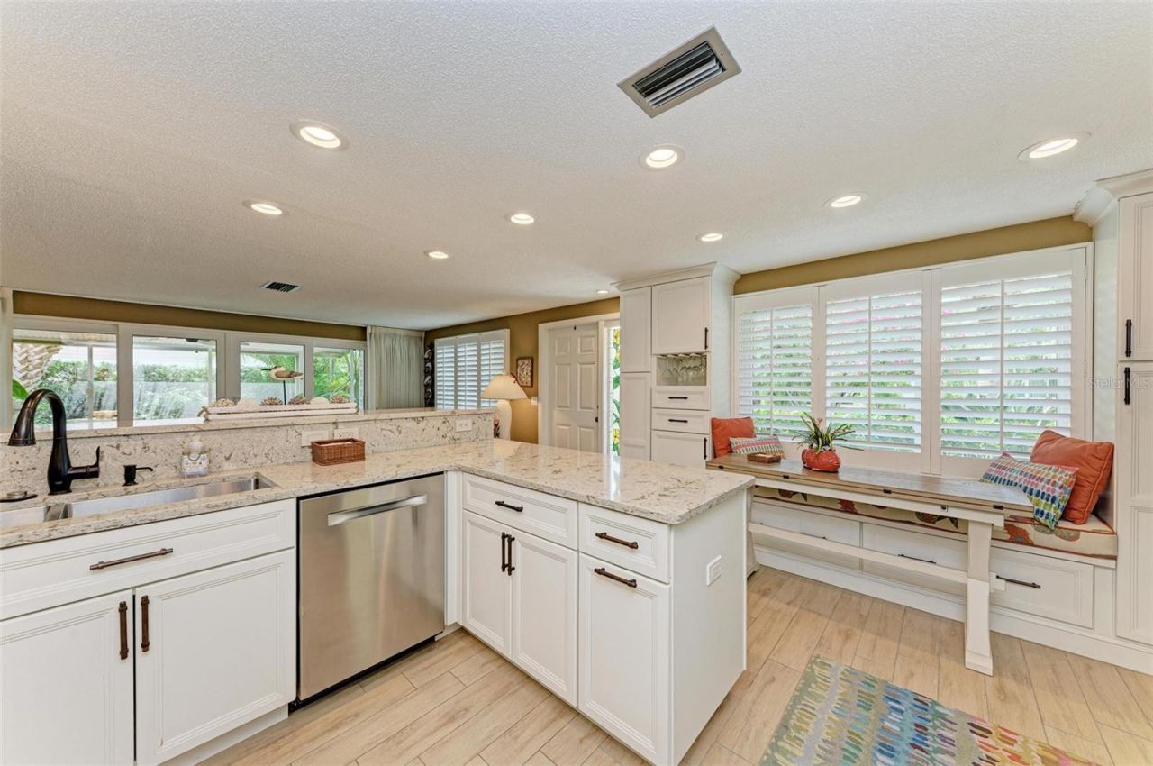 136 Crescent Dr, Anna Maria, FL 34216 Photo