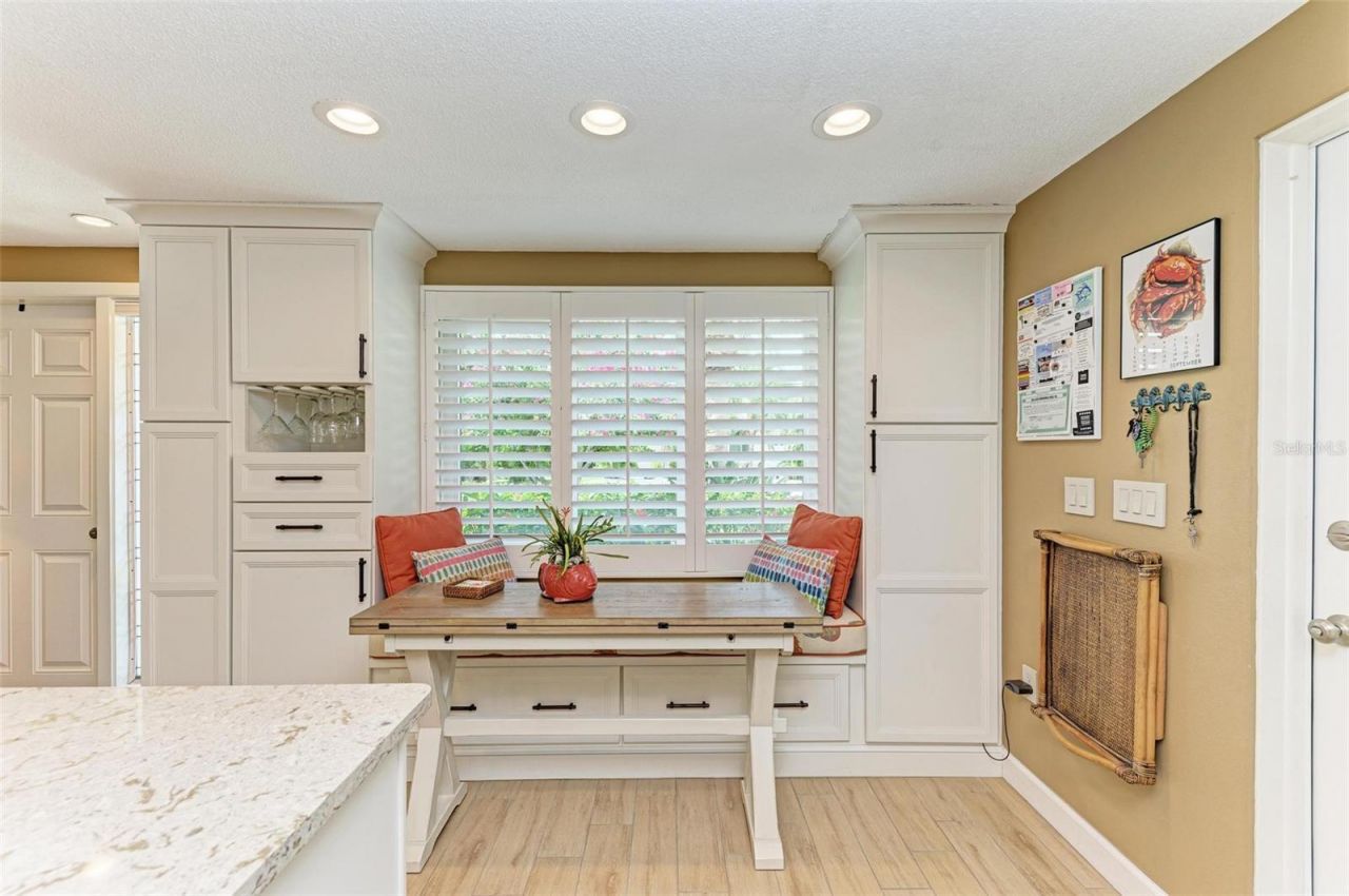 136 Crescent Dr, Anna Maria, FL 34216 Photo