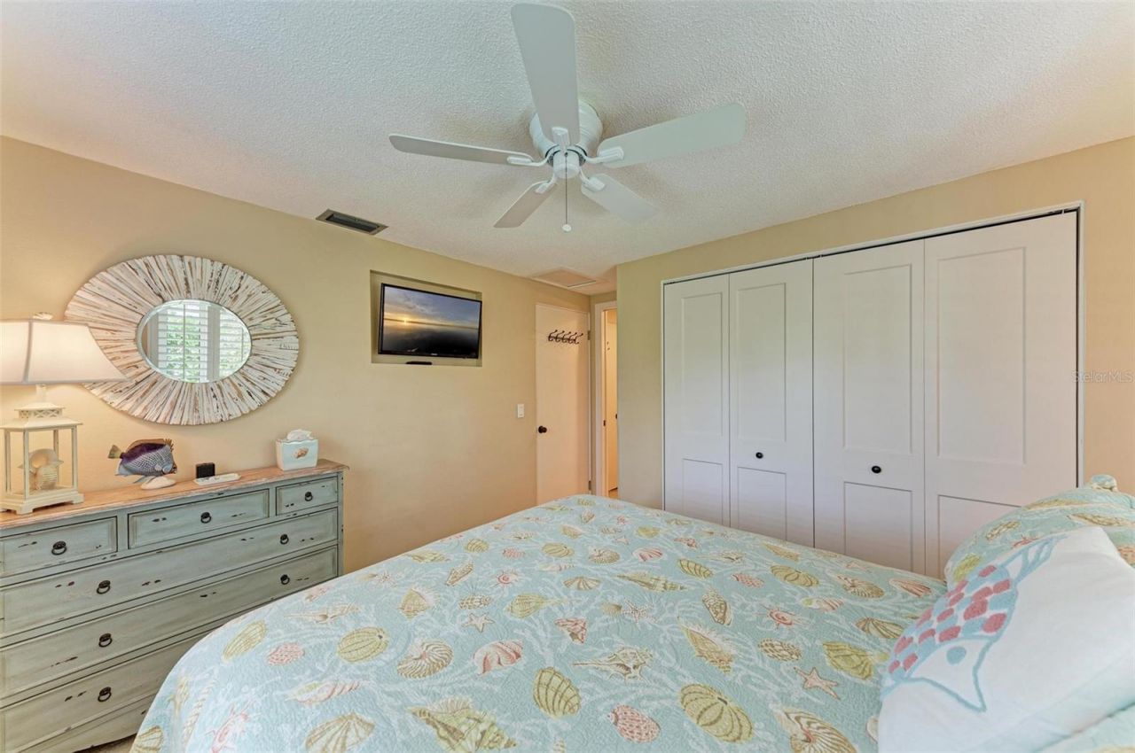 136 Crescent Dr, Anna Maria, FL 34216 Photo