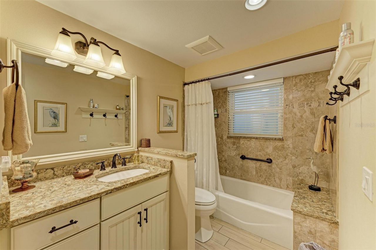 136 Crescent Dr, Anna Maria, FL 34216 Photo