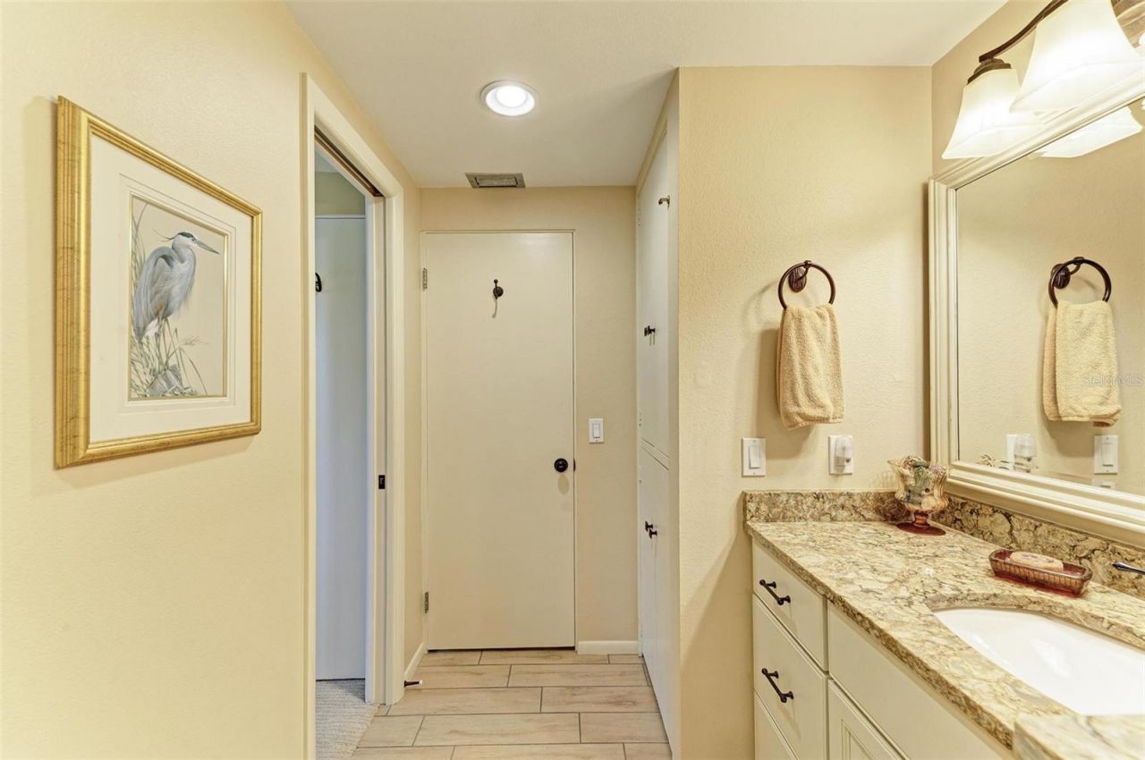 136 Crescent Dr, Anna Maria, FL 34216 Photo