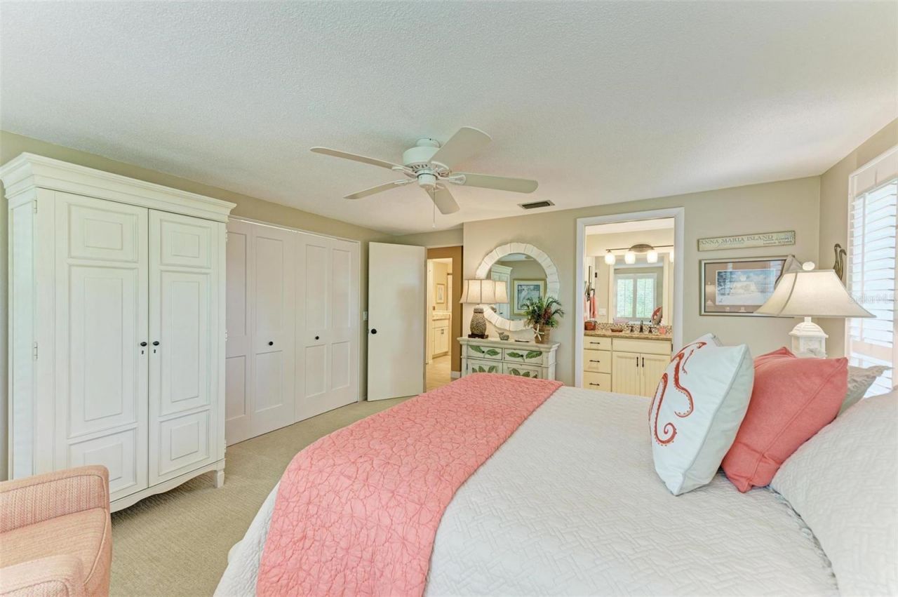 136 Crescent Dr, Anna Maria, FL 34216 Photo