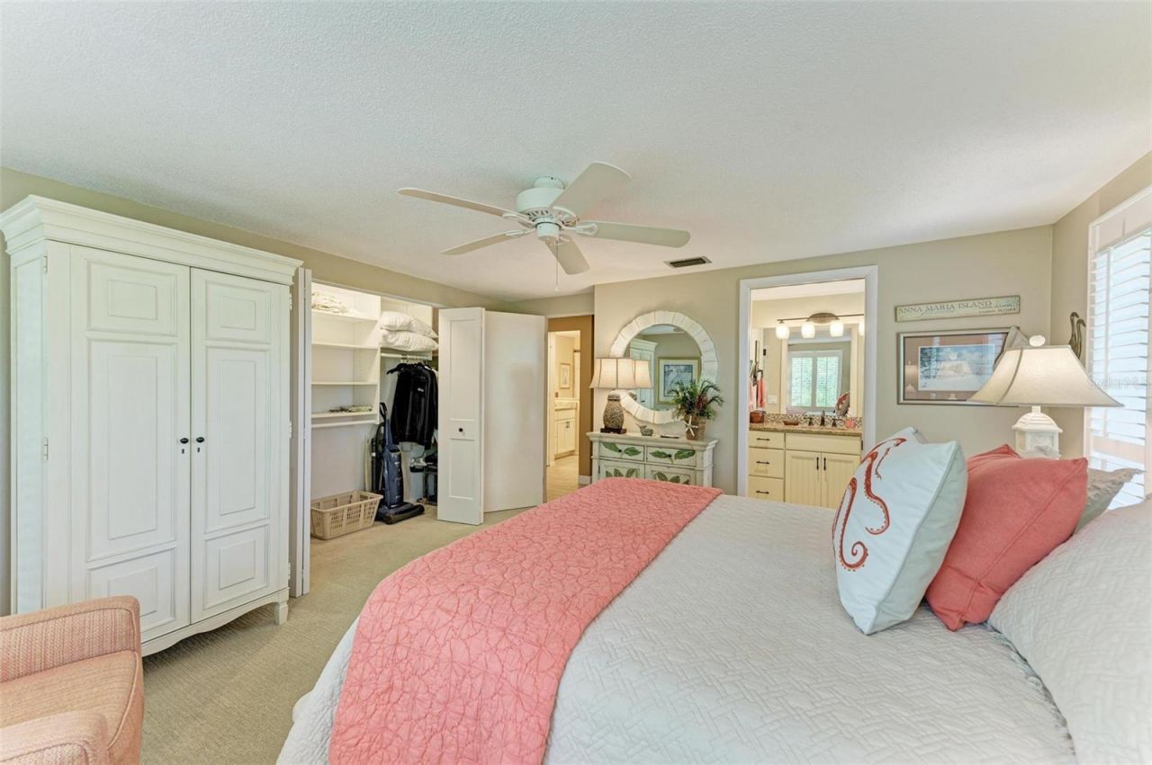 136 Crescent Dr, Anna Maria, FL 34216 Photo