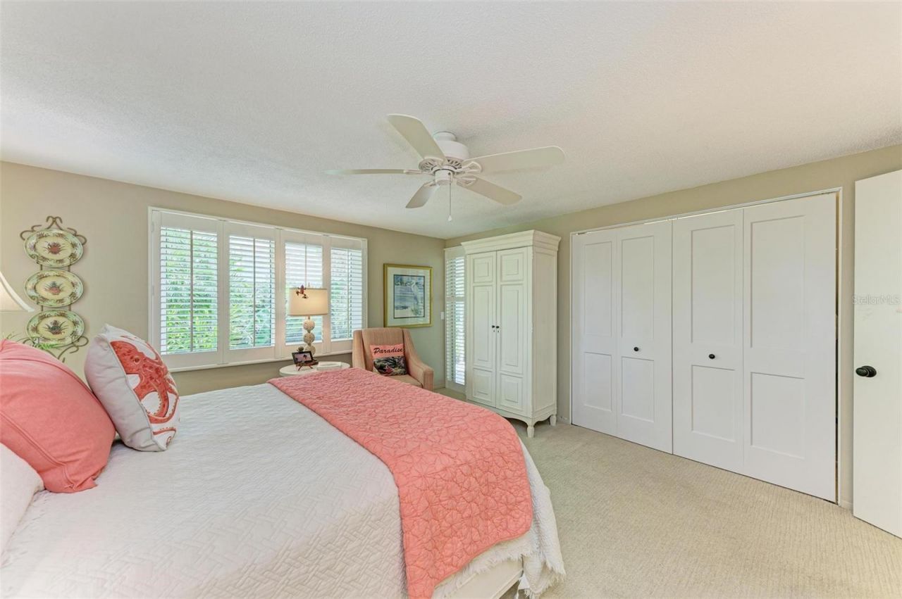 136 Crescent Dr, Anna Maria, FL 34216 Photo