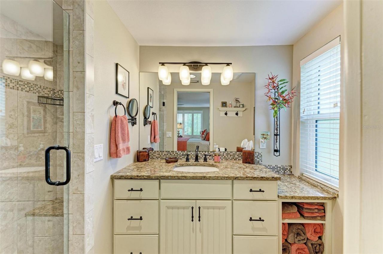 136 Crescent Dr, Anna Maria, FL 34216 Photo