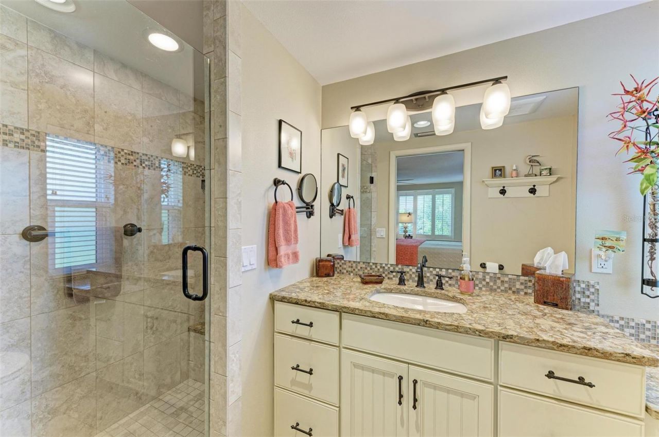 136 Crescent Dr, Anna Maria, FL 34216 Photo