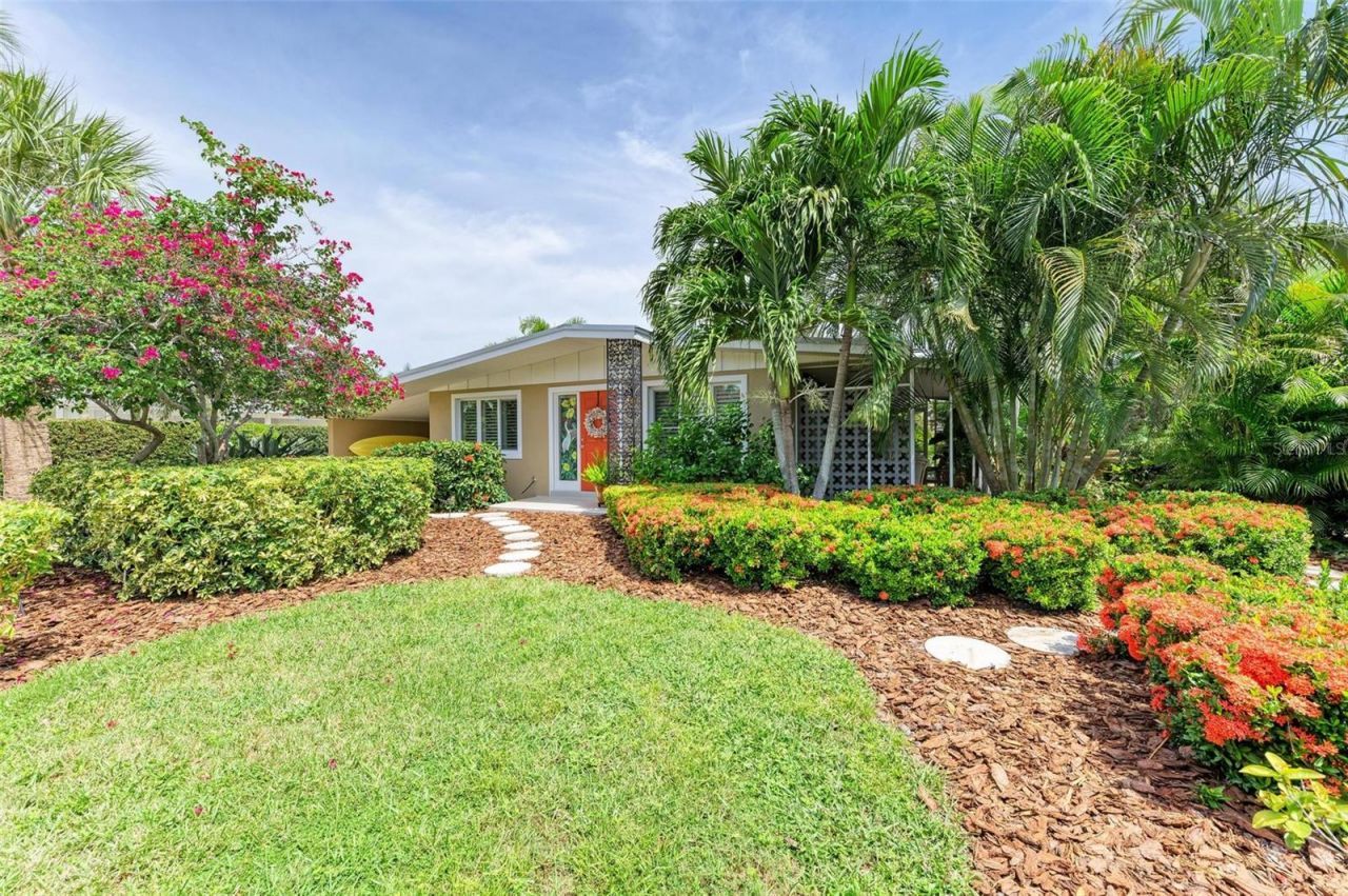 136 Crescent Dr, Anna Maria, FL 34216 Photo