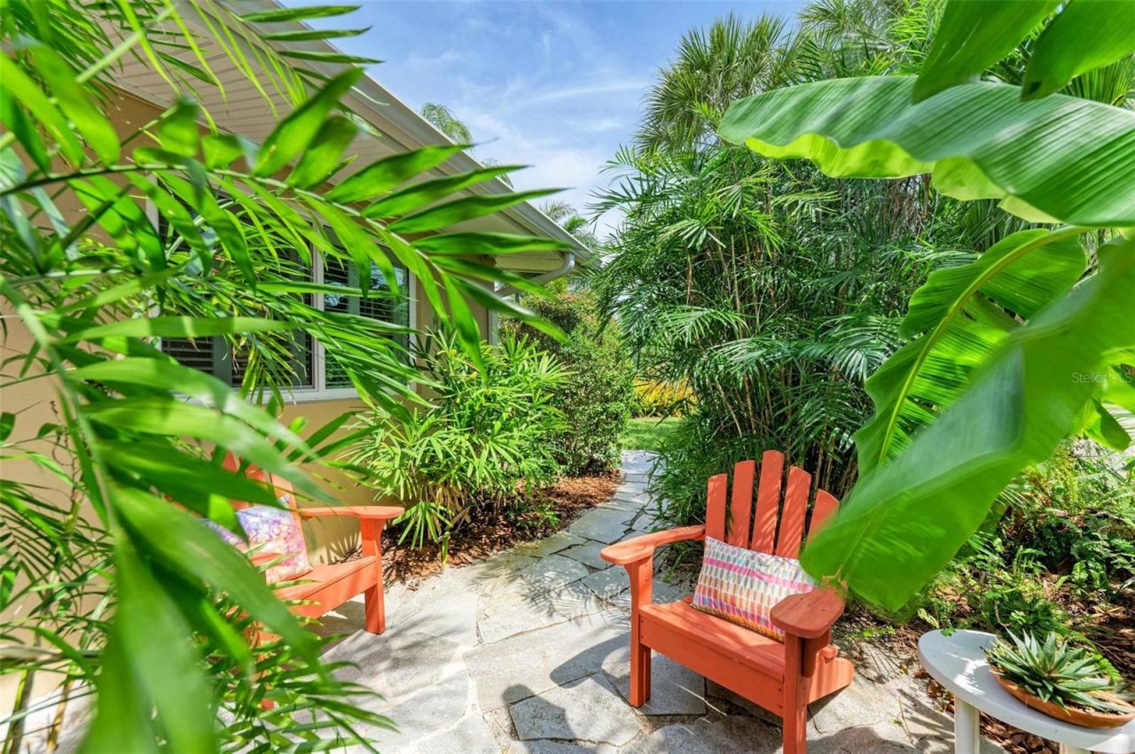 136 Crescent Dr, Anna Maria, FL 34216 Photo