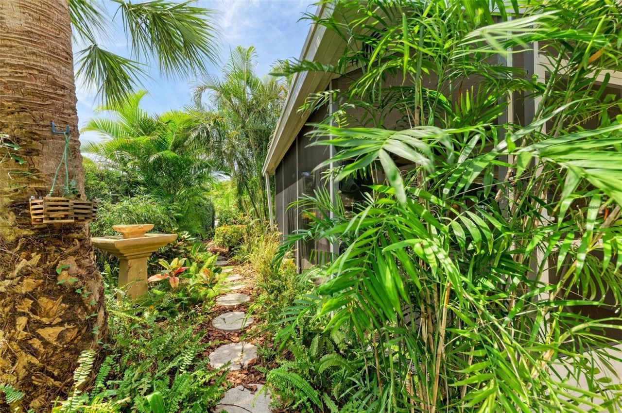 136 Crescent Dr, Anna Maria, FL 34216 Photo