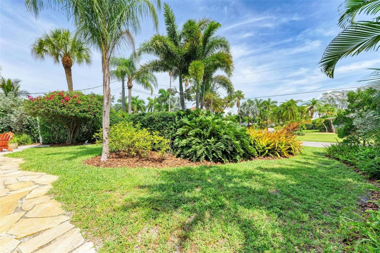 136 Crescent Dr, Anna Maria, FL 34216 Photo