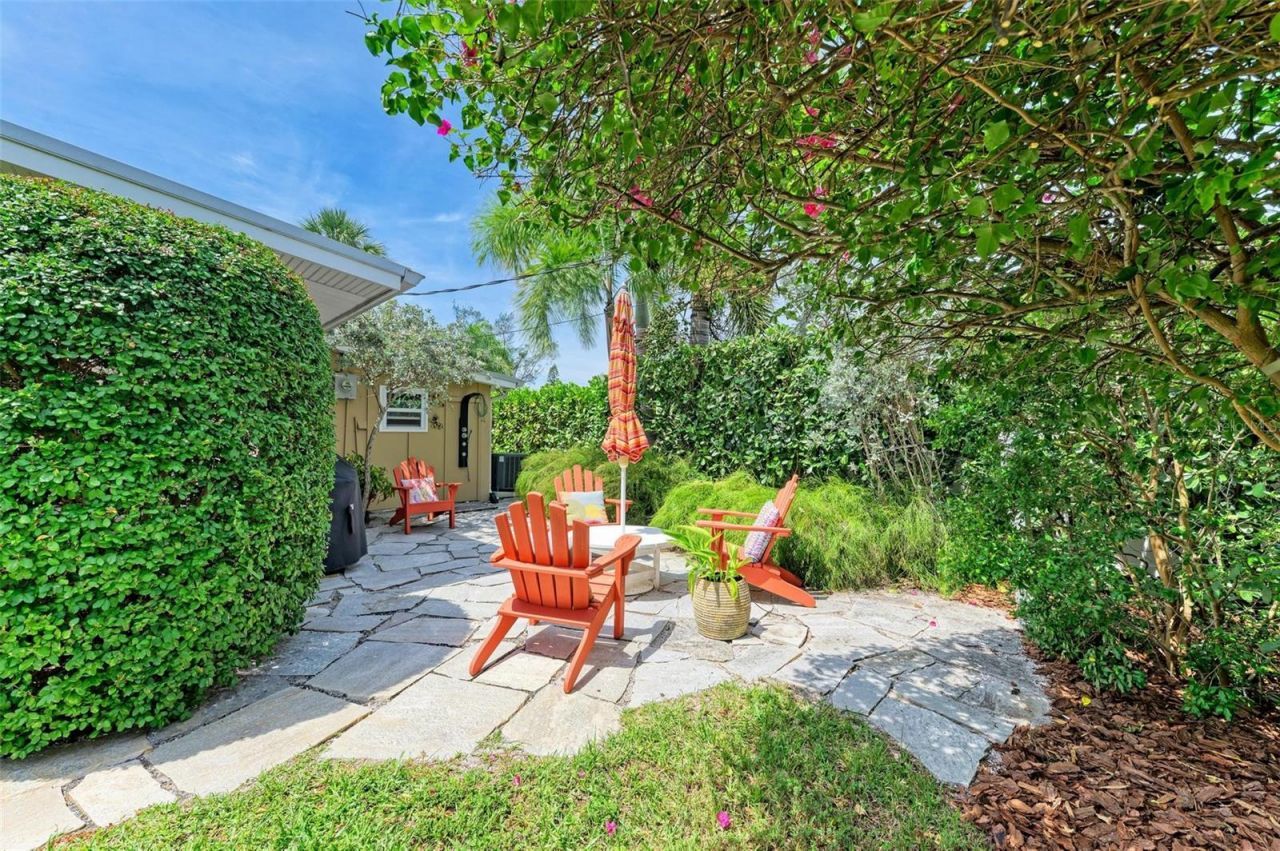 136 Crescent Dr, Anna Maria, FL 34216 Photo