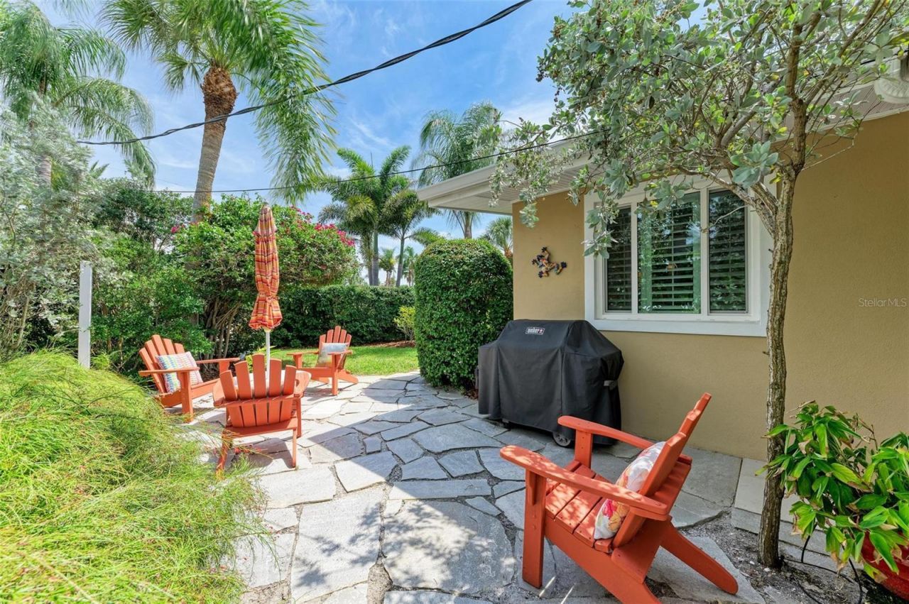 136 Crescent Dr, Anna Maria, FL 34216 Photo