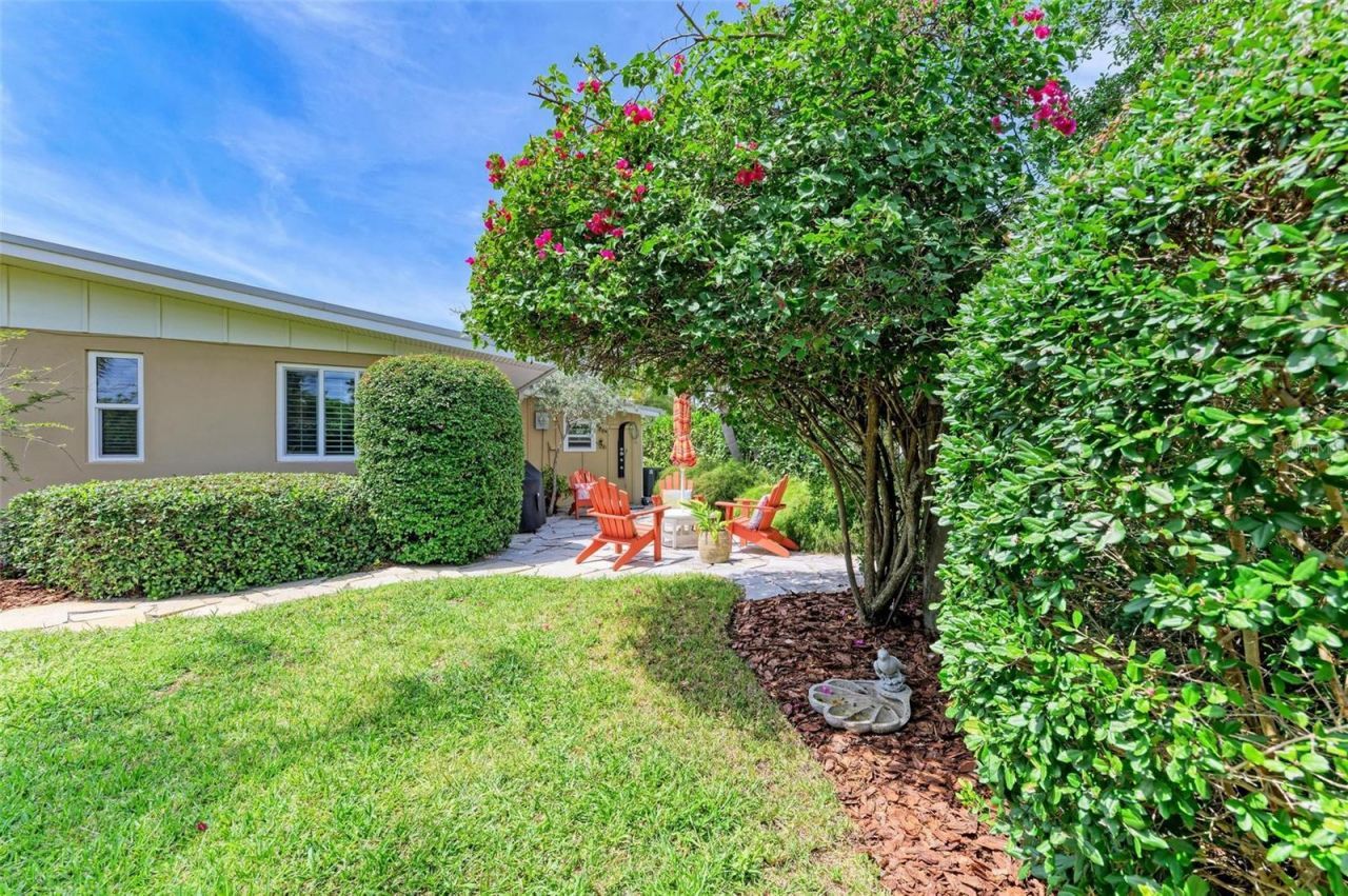136 Crescent Dr, Anna Maria, FL 34216 Photo