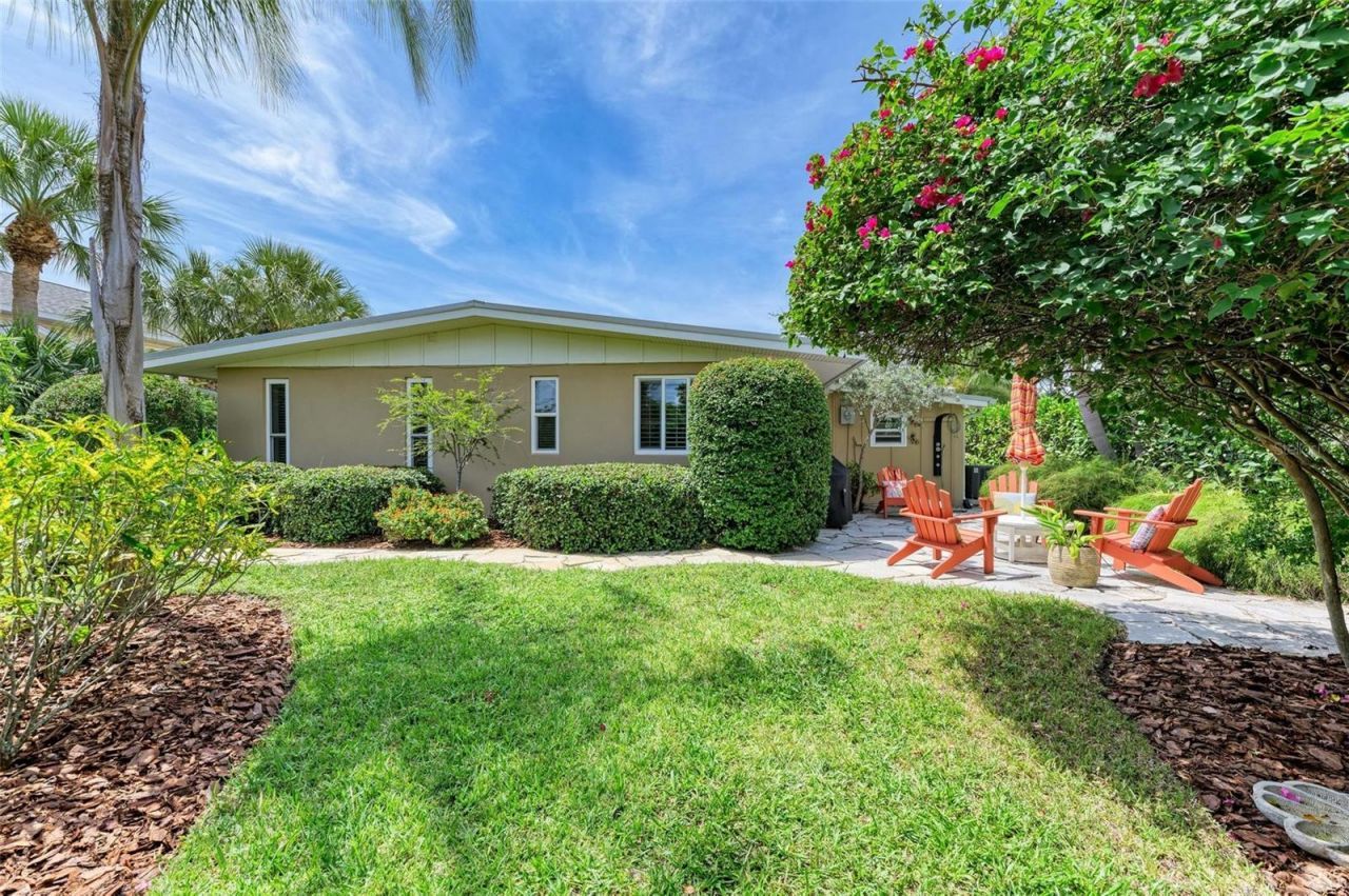 136 Crescent Dr, Anna Maria, FL 34216 Photo