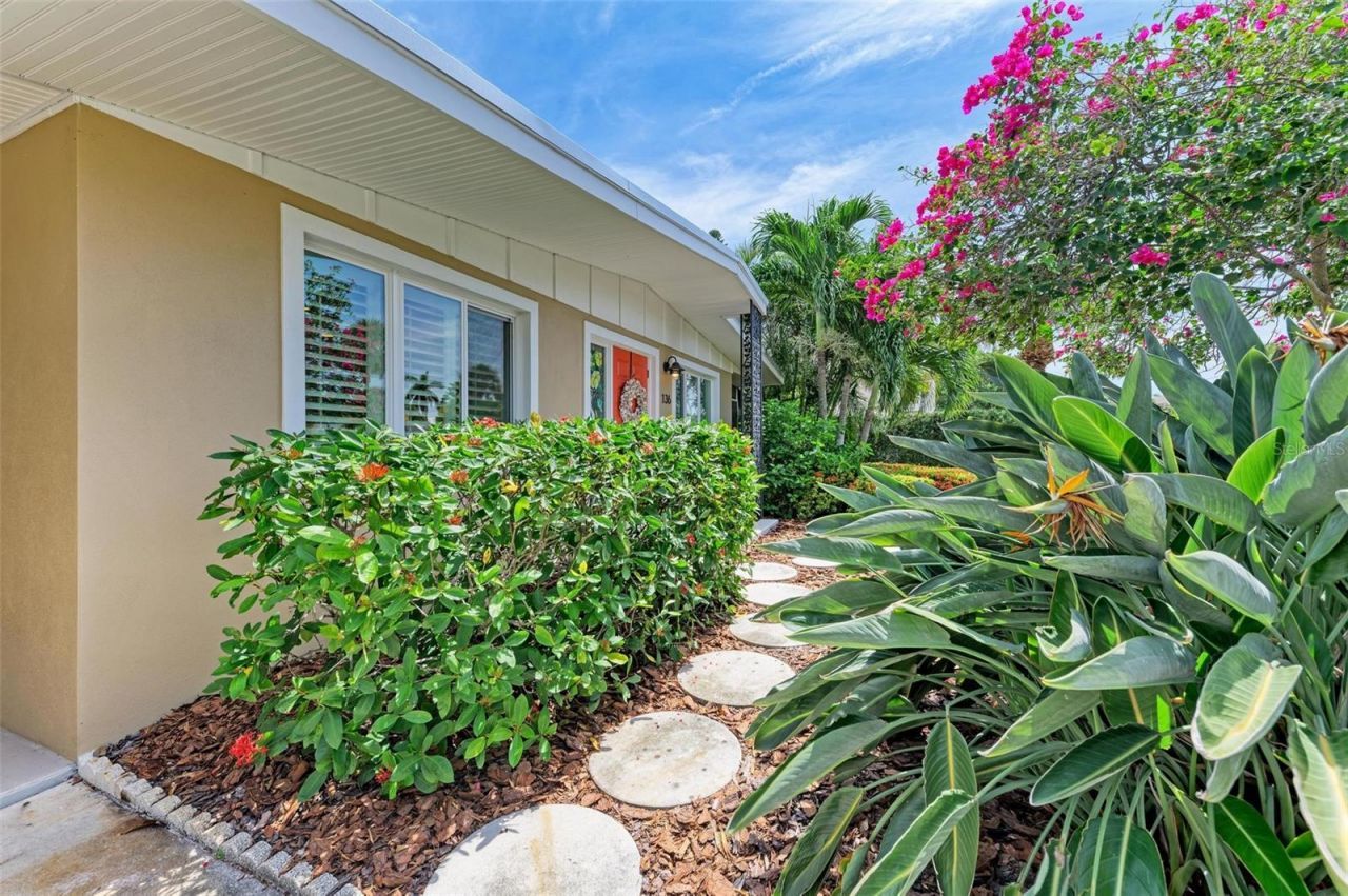 136 Crescent Dr, Anna Maria, FL 34216 Photo