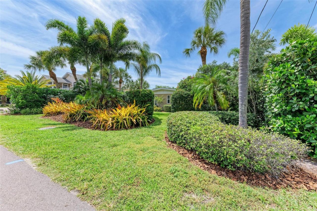 136 Crescent Dr, Anna Maria, FL 34216 Photo