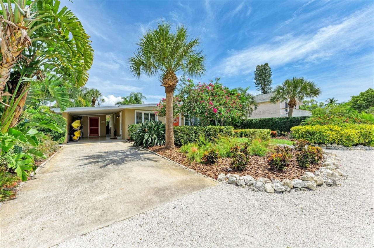 136 Crescent Dr, Anna Maria, FL 34216 Photo