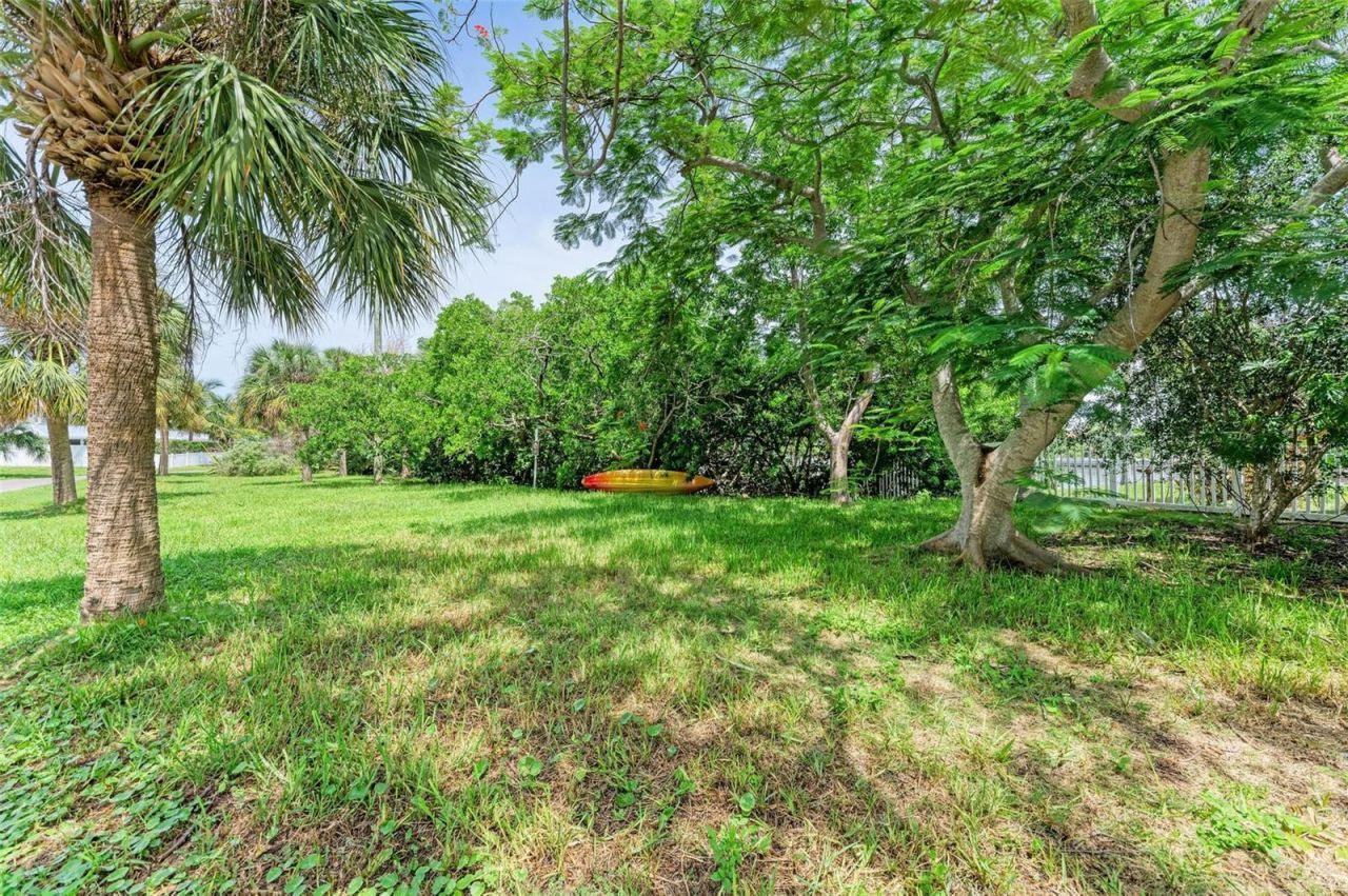 136 Crescent Dr, Anna Maria, FL 34216 Photo