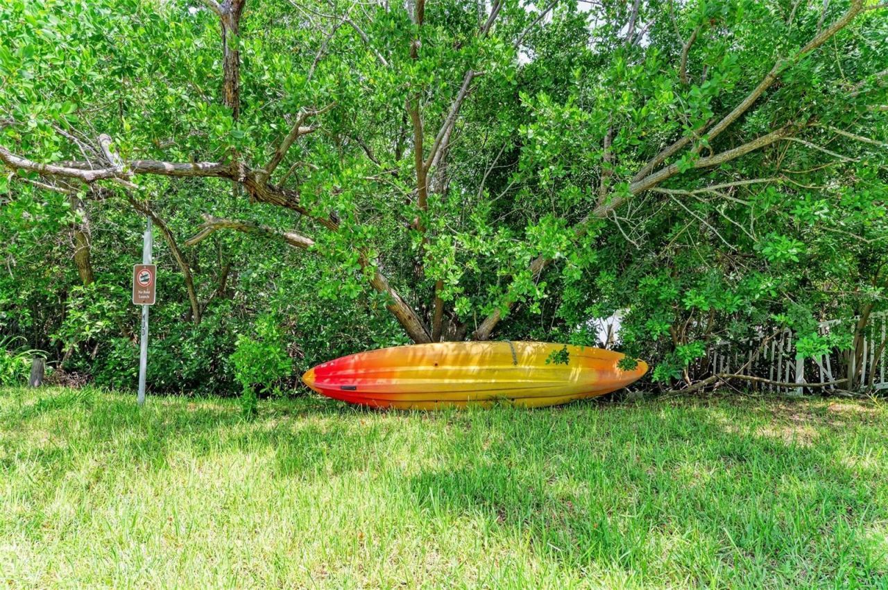 136 Crescent Dr, Anna Maria, FL 34216 Photo